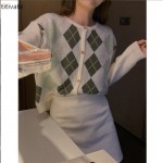 titivatetitivate【复活款 绝色】冬季复古短款毛针织羊绒开衫女2021麻花毛衣