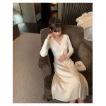 titivate针织连衣裙女新款修身中长款百搭显瘦V领高腰打底毛衣裙