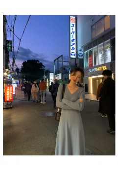 titivate毛衣2020秋季气质女神v领性感红色针织连衣裙毛衣裙